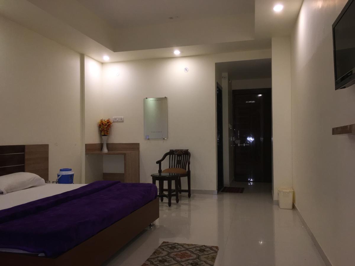 Hotel Kailash Presidency Bhopal Zewnętrze zdjęcie